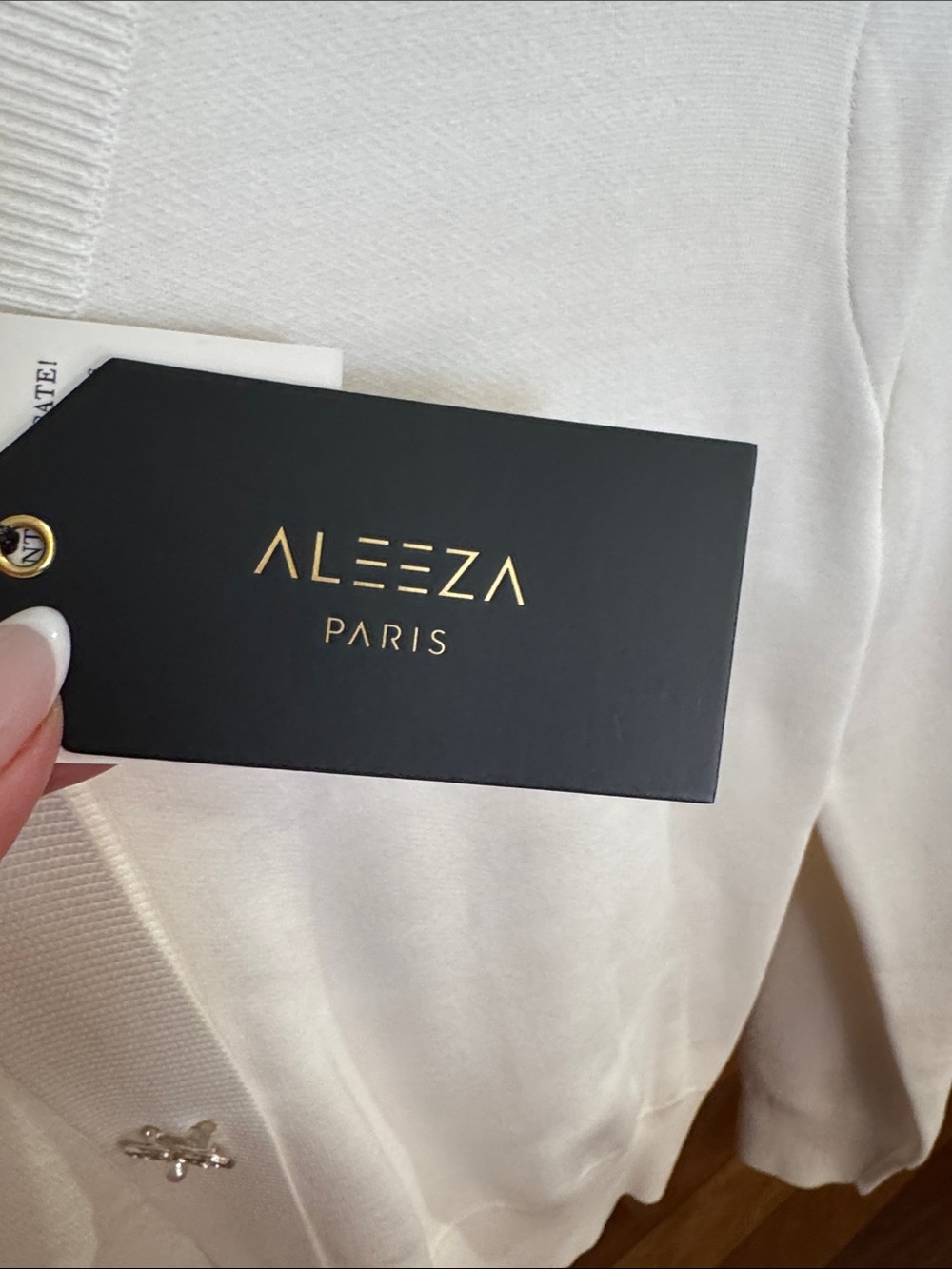 Alezza Paris White V-Neck Bow Button Cardigan - Picture 2 of 5